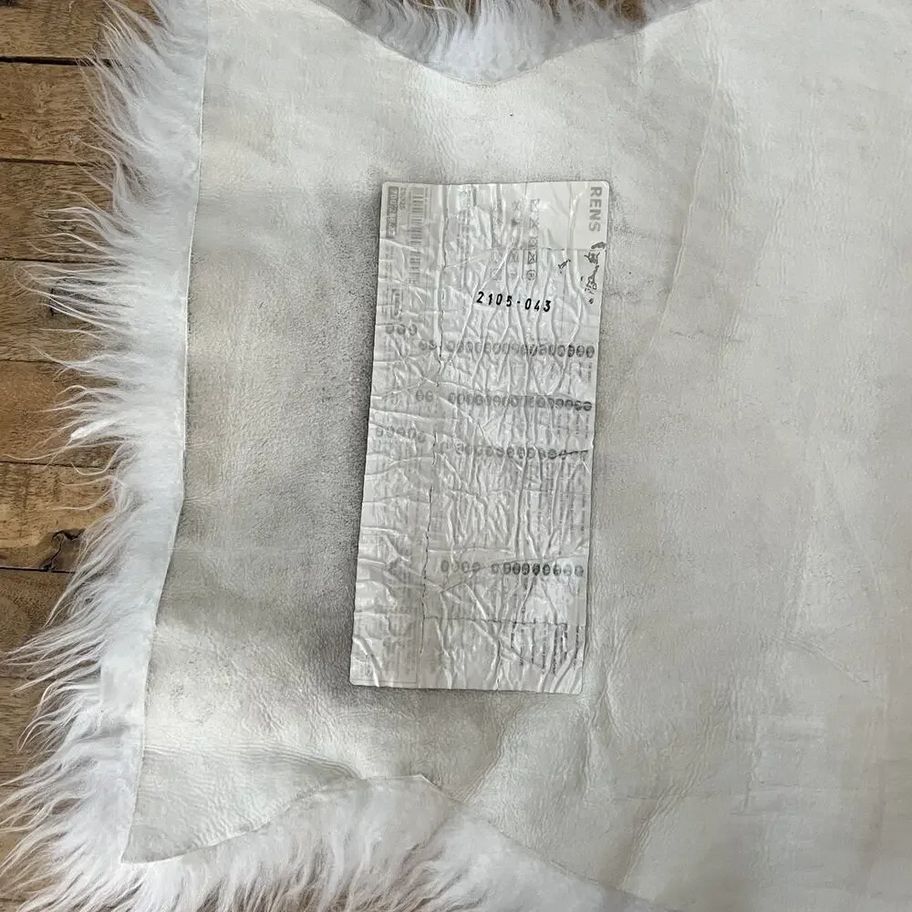 IKEA RENS Off White Sheepskin Small Area Rug 27''x15''